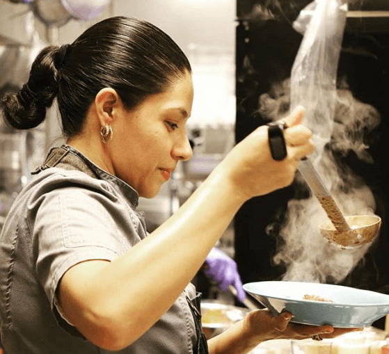 <b>Feed Company Eatery & Bourbon Lounge </b>cesó sus operaciones el 11 de enero. Sus dueños informaron que piensan traer un nuevo restaurante en su lugar. Se espera que el anuncio se haga pronto.