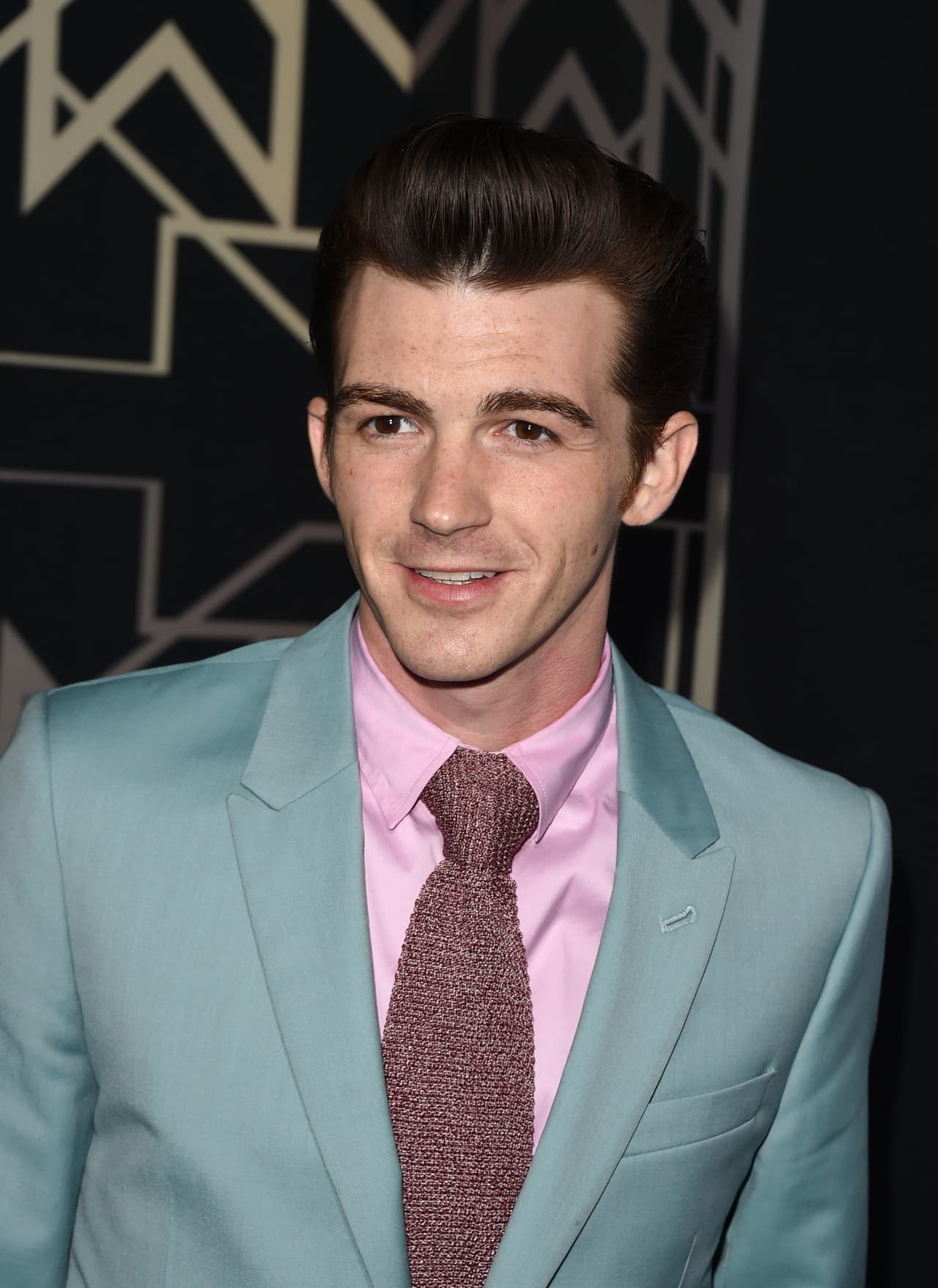 Según información de 'TMZ' el cantante fue detenido en Los Angeles mientras manejaba por las calles de Glendale, y rebasó los límites de velocidad permitidos.