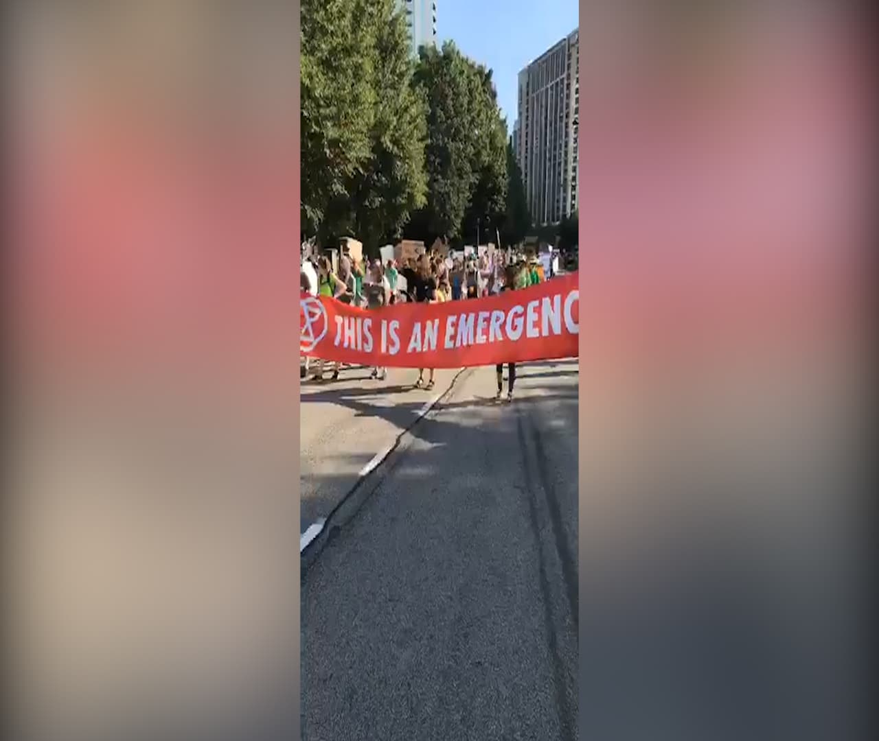 Los manifestantes lograron cerrar la calle por casi una hora.