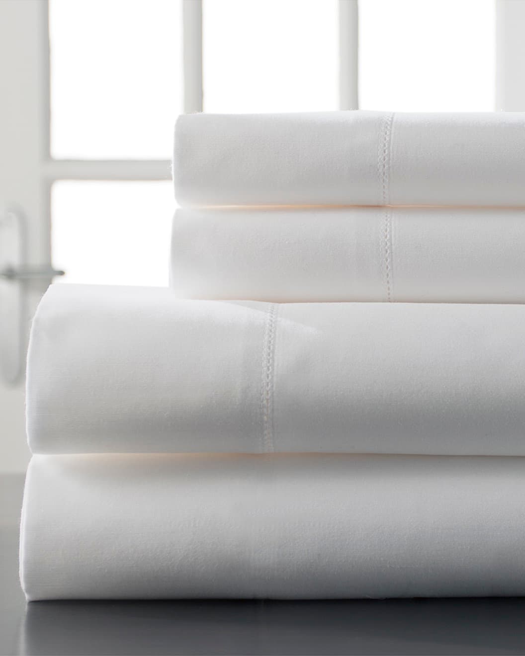 <h3 class="cms-h3-H3"><b>Set de sábanas de 400 hilos</b></h3>
<br>Encuentra el mejor descanso cada noche cubriendo tu piel con estas sábanas de 400 hilos de algodón de corte ultra fino, que le dan una sensación ultra suave al tacto y mantienen a tu cama fresca. Visita 
<a href="http://www.despiertaamerica.com/ofertas">despiertaamerica.com/ofertas</a> y adquiere tu set en tu color favorito por tan solo $29.99 y hasta un 80% de descuento.
<br>