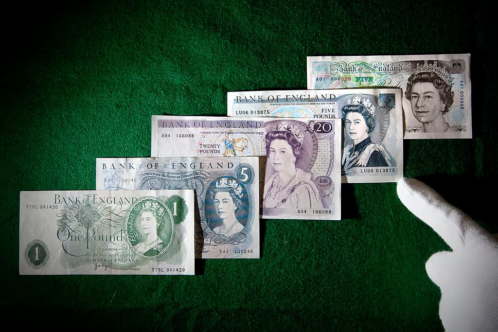 Desde billetes hasta el himno: ¿qué va a cambiar tras la muerte de Isabel II en Reino Unido y otros países?