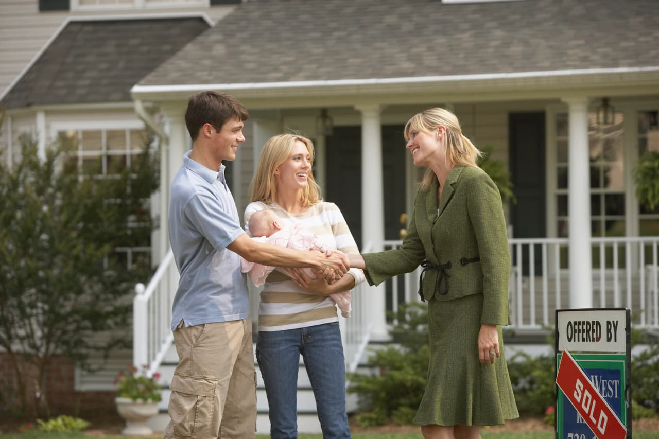 En este Mes de la Liebre hay una mayor compatibilidad amorosa con el Gallo, Oportunidades que debes aprovechar este mes: Un nuevo negocio o proyecto con alguien de tu confianza que contribuirá a que mejore tu economía. La posibilidad de perdonar un error sentimental e iniciar una nueva vida amorosa.