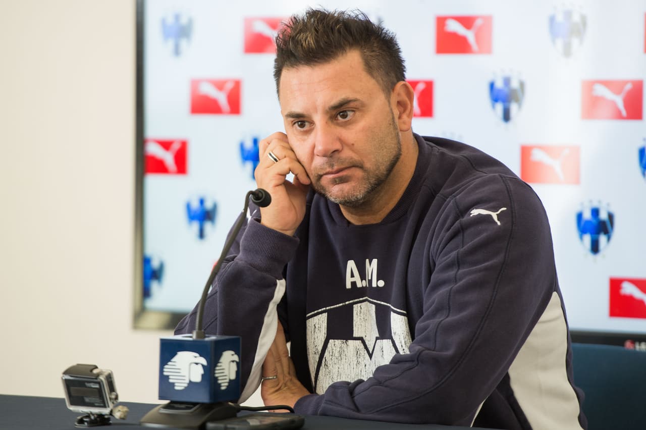 Antonio Mohamed: "Dicen que 'Jona' Dos Santos tiene un arreglo con Monterrey, es mentira"