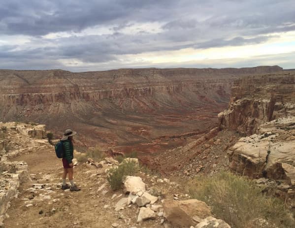 "6 horas de hiking", caminó bajo los rayos del sol.