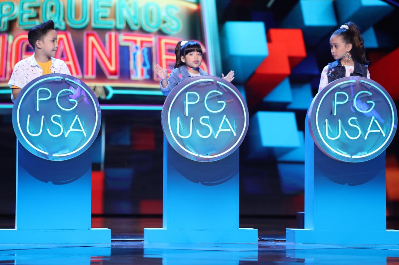 Giselle les hacía preguntas y el primero que apretara el botón era el que podía responder.