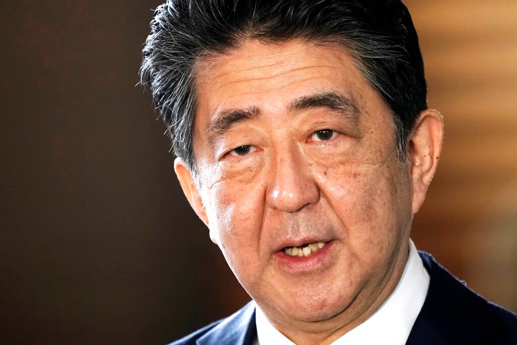 Asesinan al ex primer ministro japonés Shinzo Abe en un acto de campaña