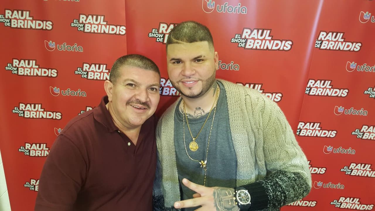 Caraturky se sentía a la moda por el corte de pelo de Farruko.