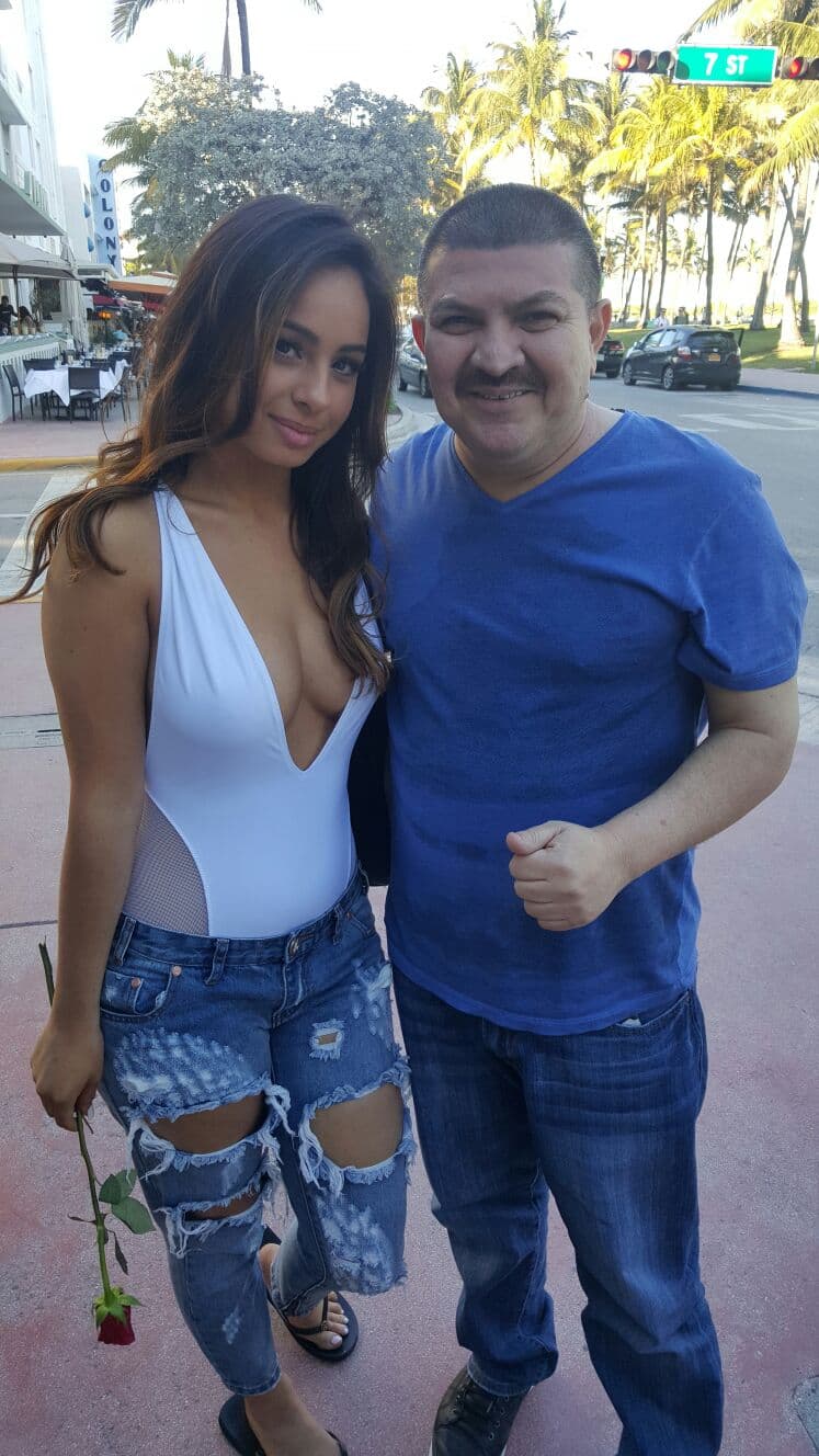 Si quieren saber la historia de esta Reynita vayan a Facebook y busquen los videos, no se arrepentirán.