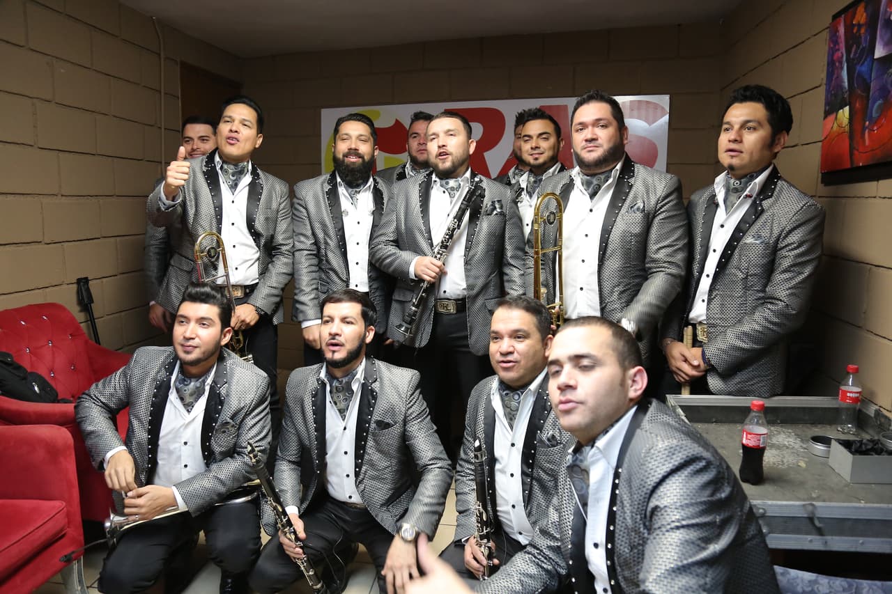 Banda El Recodo, a pocos minutos de su presentación en el palenque.