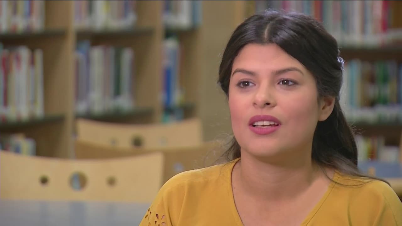 A los 17 años, estudiante de tiempo completo y madre de medio tiempo para sus hermanos