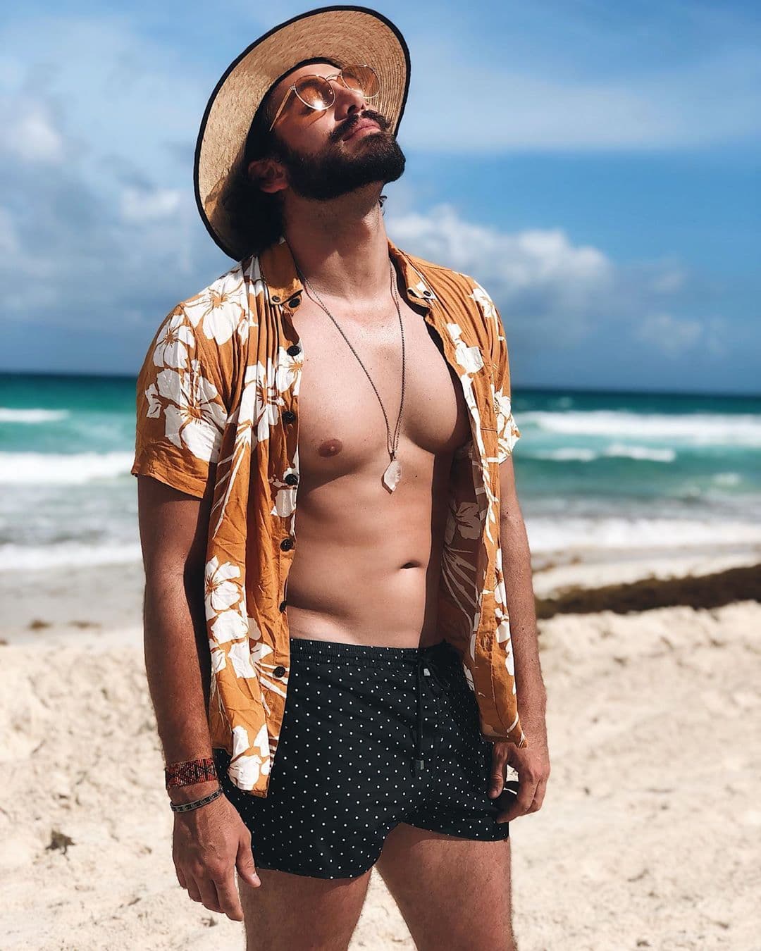 Aunque el actor de telenovelas como 'La reina soy yo' no afirmó si tenía o no una nueva relación, sí dijo sentirse feliz.