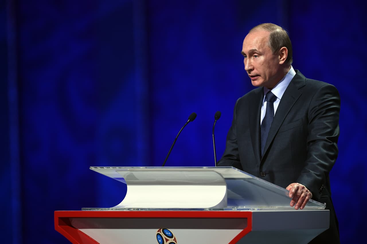 Putin felicita a Infantino y promete cooperación para Mundial de Rusia 2018