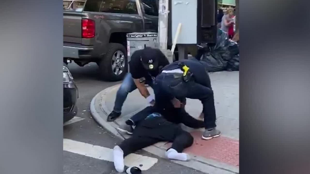 Captan en video el arresto de un hombre en Nueva York que tiene en líos a la policía local