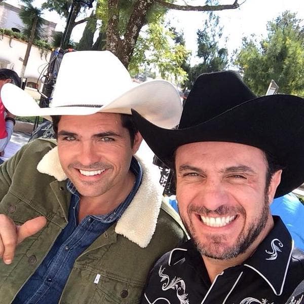 Se ve que se la pasaba grandioso con Ferdinando Valencia en las grabaciones.