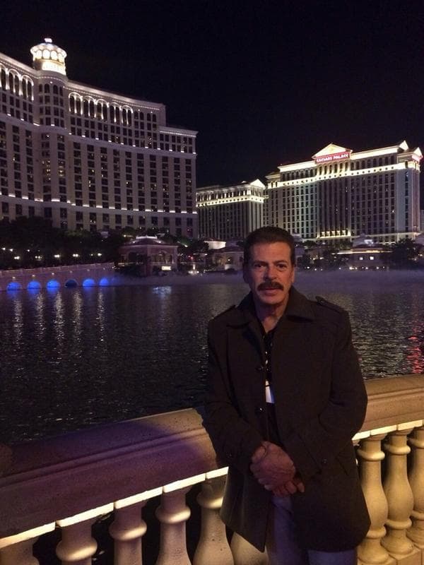 Dejando su papel como Fausto, al actor le gusta mucho pasear por el mundo.