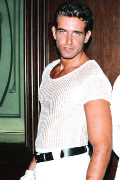 En aquella época Gabriel era uno de los galanes de la música, pues tenía poco que acababa de abandonar el grupo Kairo, y nunca lo habíamos visto cambiar su imagen de forma significativa.