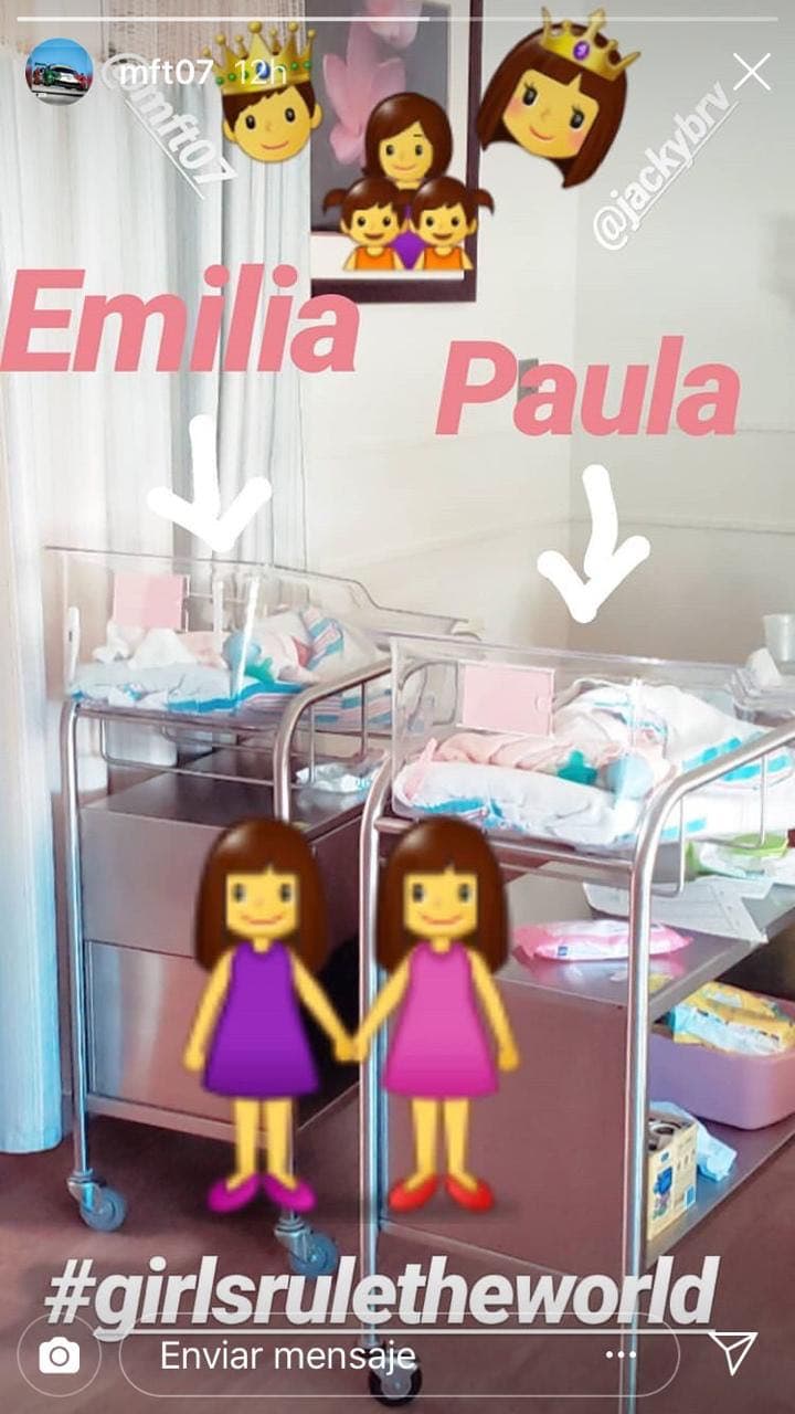 Las integrantes más pequeñas de la familia nacieron el 20 de diciembre en Miami. Paula pesó 5.7 libras (2.6 kilos) y midió casi 18.5 pulgadas (47 centímetros), mientras que Emilia pesó 6.3 libras (2.9 kilos) y midió 17.5 pulgadas (44.45 centímetros).