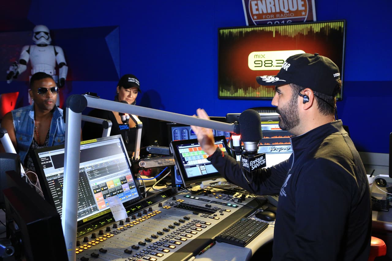 Después de 7 años ausentes de los escenerios, Los Orishas regresan a presentarse en Miami, pero primero no podía faltar una visita al Enrique Santos Show.