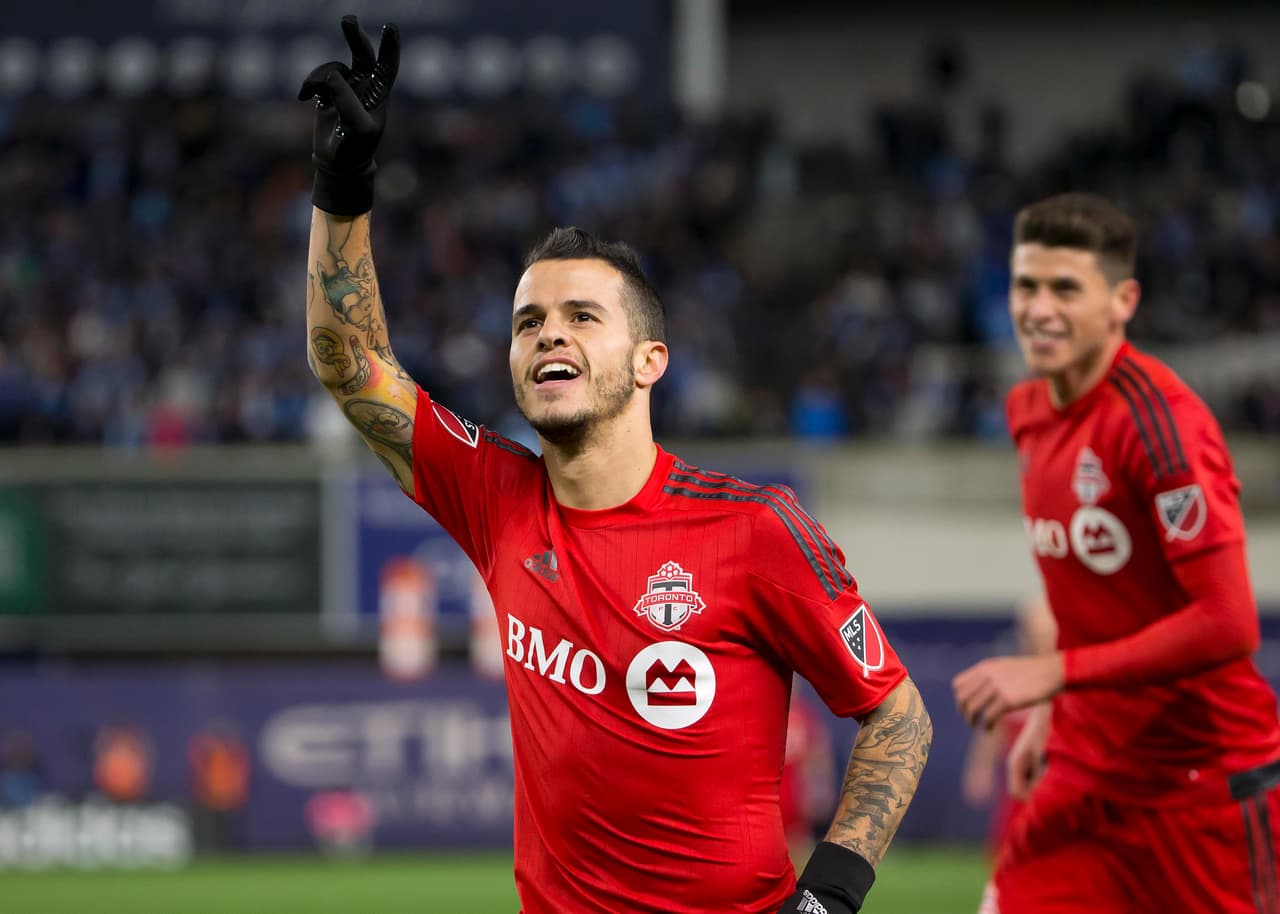 Indudablemente el mejor fichaje de la MLS en los últimos años, Sebastian Giovinco ha sido fundamental para Toronto FC desde su llegada a la liga en 2015, ayudando a TFC a clasificar por primera vez a los playoffs ese año y llevándolos a la gran final en 2016, donde caerían ante los Seattle Sounders.