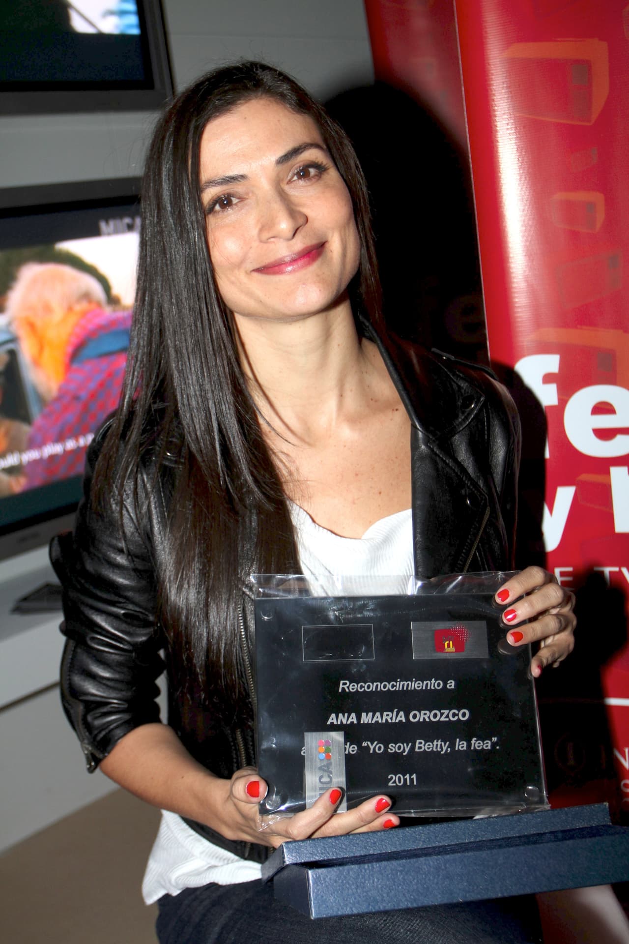 En el 2014 regresó a las telenovelas para protagonizar 'Somos familia', esto en Argentina, junto al actor 
<b>Gustavo Bermúdez</b>. La historia tuvo gran aceptación, durando 184 capítulos, transmitiéndose también en Europa.