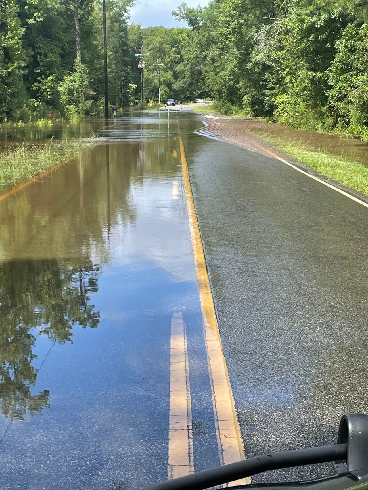 En el condado de Brunswick, Carolina del Norte, el cierre de calles por carriles inundados era el mayor desafío de las autoridades.
