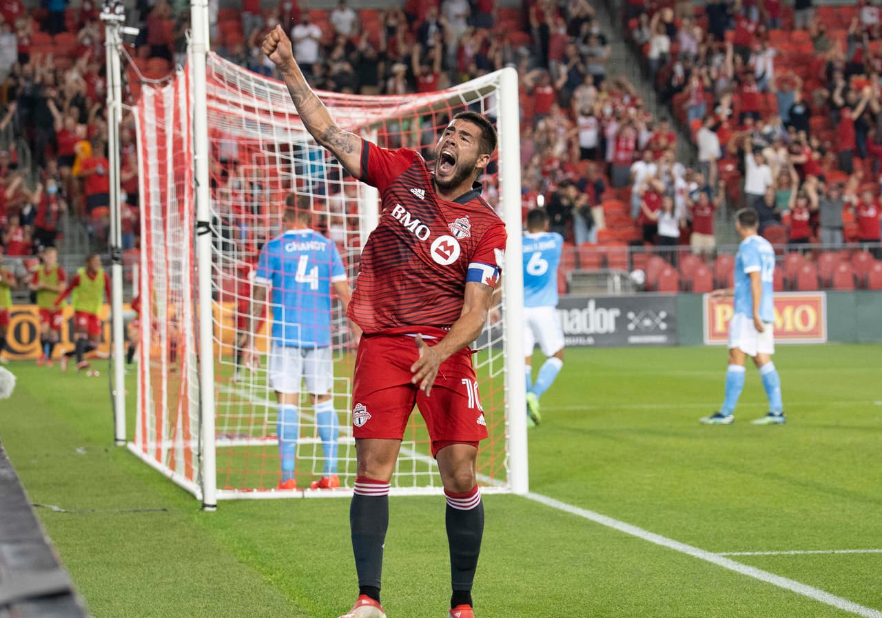 Alejandro Pozuelo y sus compañeros dieron vuelta un partido que perdían 2-0 para igualarlo en una brillante segunda parte ante New York City FC por 2-2.
<br>
