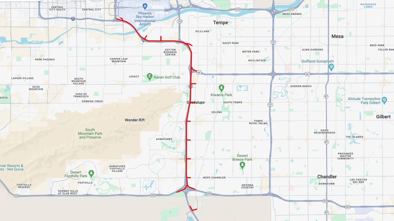 <b>Interestatal 10 oeste</b>
<br>La I-10 en dirección oeste estará cerrada entre Loop 202 y el intercambio I-17 cerca del Aeropuerto Sky Harbor, desde las 10 p.m. del viernes 16 de agosto y hasta las 4 a.m. del lunes de 19 de agosto.
<br>
<br>Todas las rampas de entrada a la I-10 en dirección oeste entre Loop 202 e I-17 (Split) estarán cerradas. 
<br>
<br>
<b>Rutas alternas</b>
<br>El tráfico de la I-10 en dirección oeste que se acerque al cierre, puede desviarse por Loop 202 en dirección este hacia Loop 101, en dirección norte y Loop 202 en dirección oeste, en Tempe, para llegar al Aeropuerto Sky Harbor y al área del centro de Phoenix.