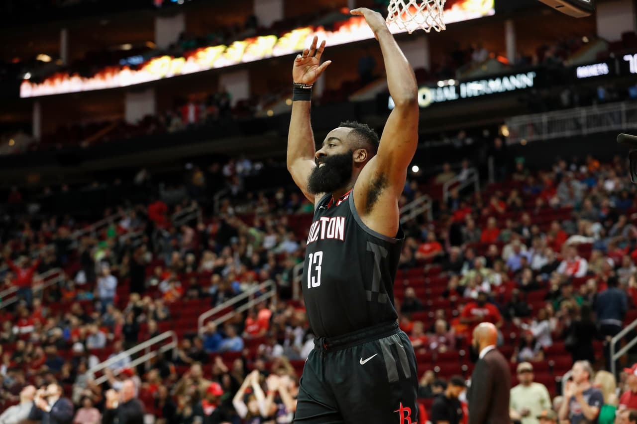 Además consiguió el récord de puntos en un solo partido de la franquicia de Houston: 61 puntos ante los New York Knicks. Siendo además uno de de los dos jugadores que más puntos ha logrado en el Madison Square Garden.
