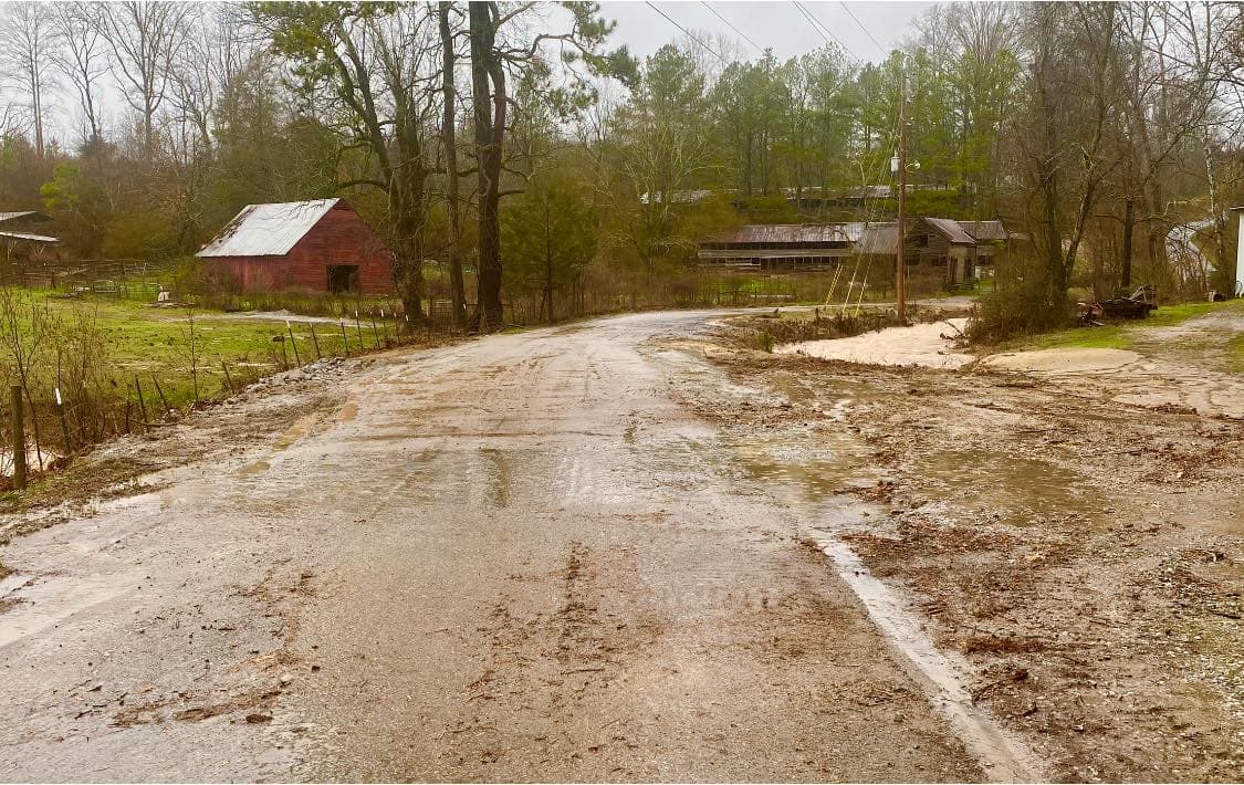 Horas después se publicó una imagen de cómo quedó la vía tras la inundación.