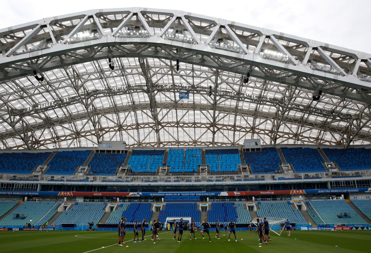 El Estadio Fisht fue construido para ser la sede de la inauguración de los JJOO de Invierno de 2014. Tuvo un costo de 779 millones de dólares y alberga a 40 mil espectadores tras las adecuaciones.