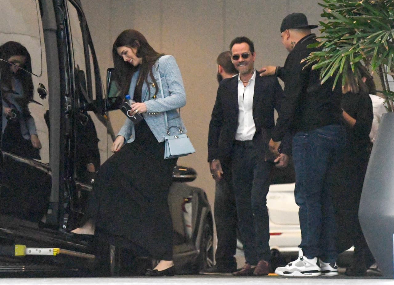 Desde entonces, la pareja no se había dejado ver en público hasta ahora que fueron captados mientras abordaban una camioneta negra.
<br>