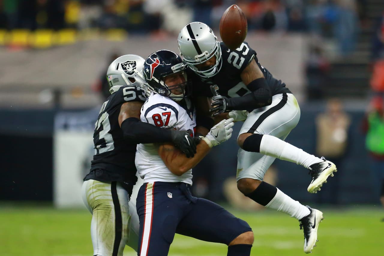 Los Raiders controlaron desde la defensa a los Texans en el terreno del estadio Azteca.