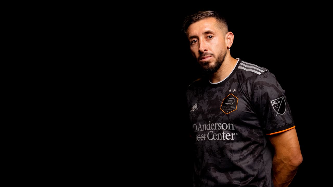 En la última década, Herrera a liderado a la selección mexicana. Recientemente realizó su centésima aparición con 'el Tri' en el partido amistoso que el equipo nacional disputó el 5 de junio frente a Ecuador en Chicago.
<br>