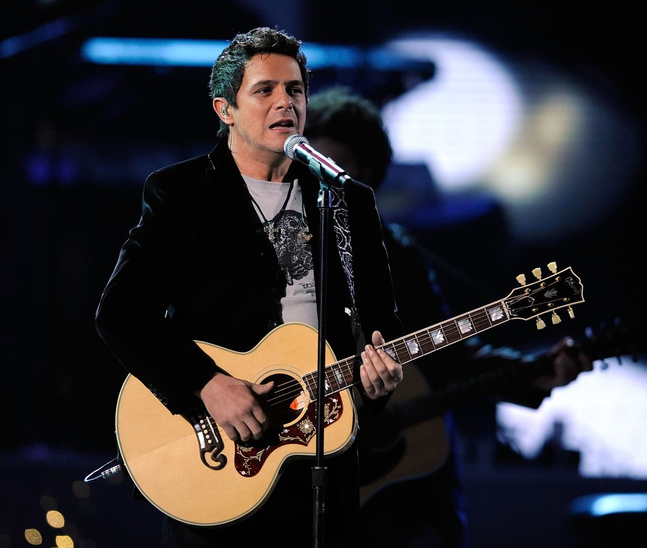 En 2007 el cantante Alejandro Sanz sintió la fuerza del veto, ya que le prohibieron cantar en el Poliedro de Caracas...