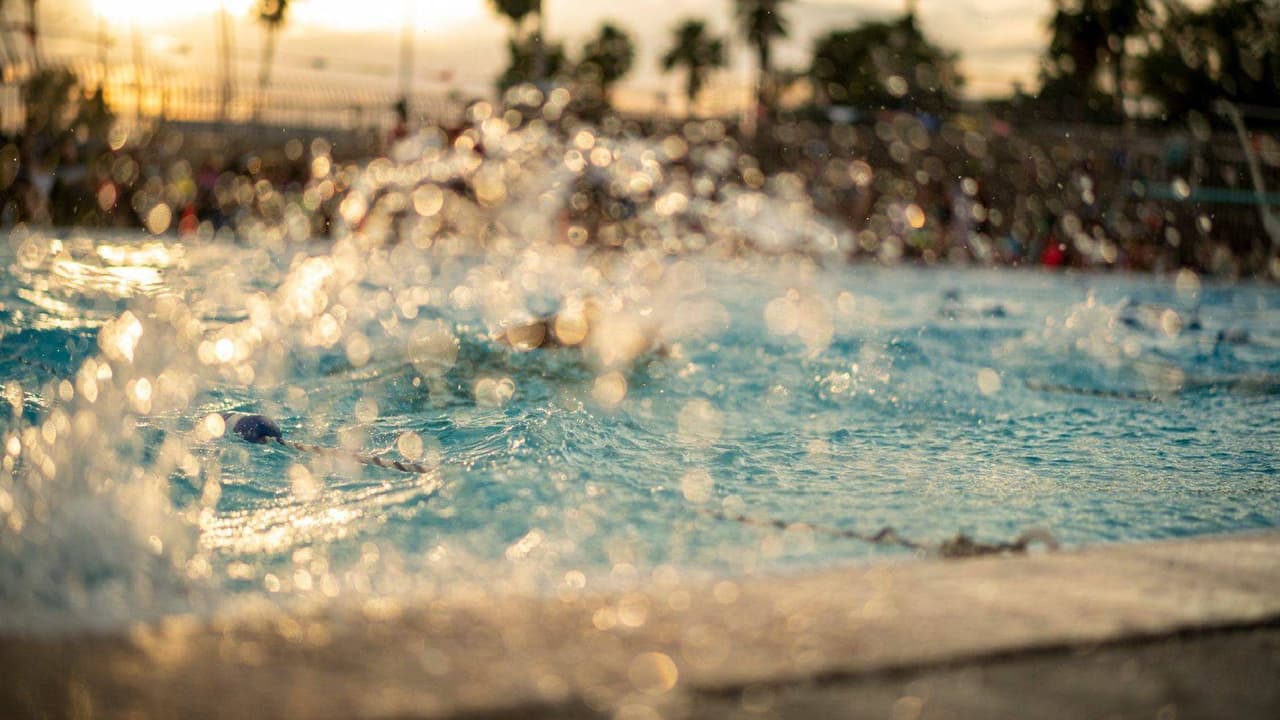 <b>Washington Pool</b>
<br>Abierto de lunes a jueves, sábados y domingos de 12 p.m. a 6 p.m. Viernes cerrado.
<a href="https://goo.gl/maps/nkLxPW8g6WP2" target="_blank">6655 N. 23rd Avenue.</a> Teléfono: 602-262-7198. Niños gratis. Adultos $3.