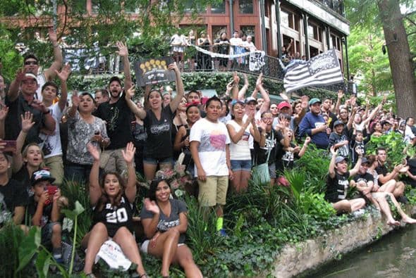 Photos: Spurs Championship Parade 2014 Barges