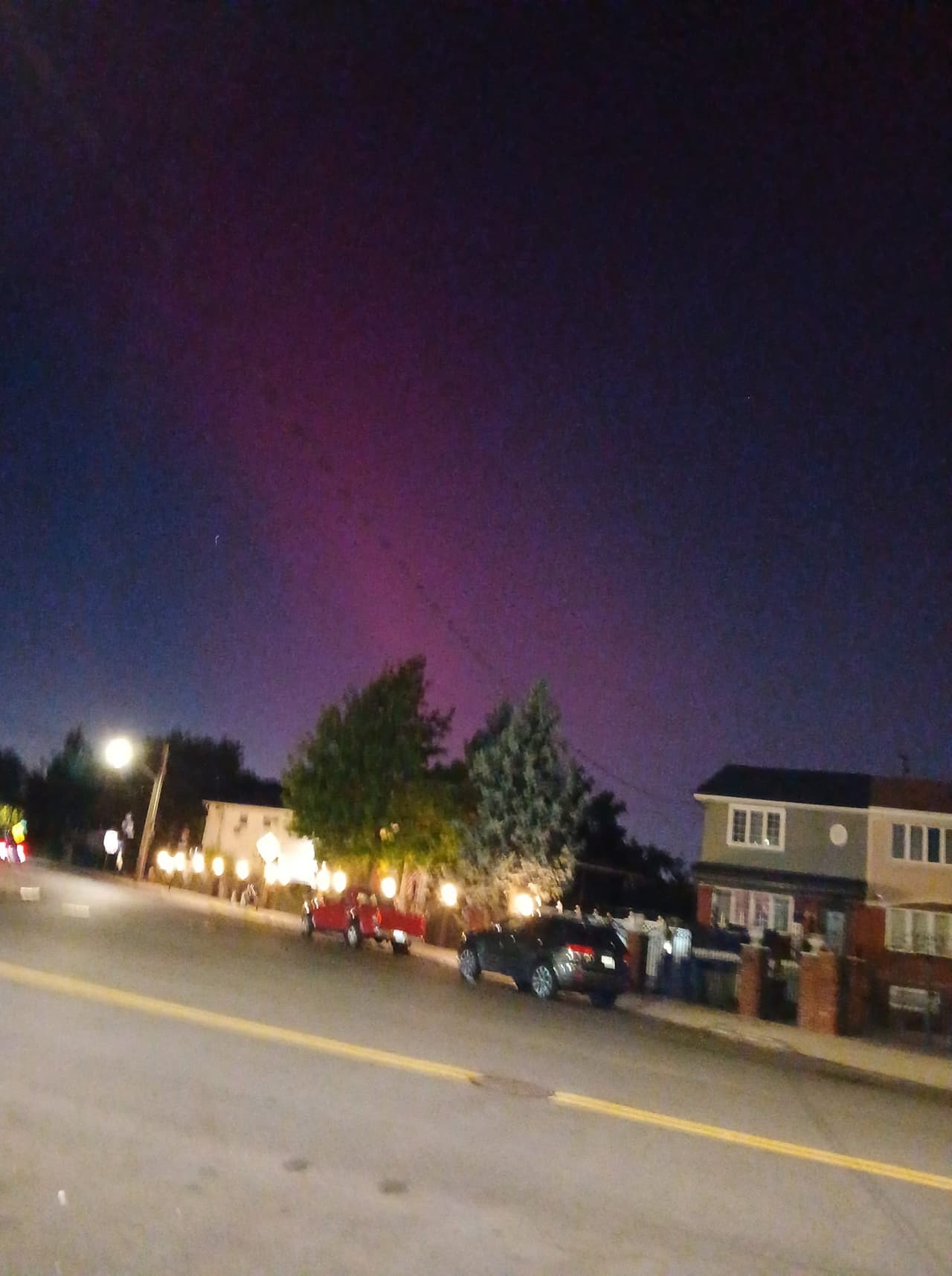 En vecindarios de
<b>Queens y Brooklyn el fenómeno pudo ser visto a simple vista</b>.
<br>
<br>Incluso se reportaron avistamientos en partes del sur del País y el norte de México.
<br>