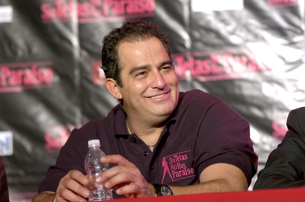 Fue entonces cuando el médico le lanzó una seria advertencia. "Me dijo 'o te cuidas o 
<b>te nos mueres mañana</b>'. Entonces empecé a cuidarme y hace poquito que empecé una novela, mi querido productor me dijo: 'Omar, necesito que bajes de peso, te quiero en el personaje, quiero que estés a todo dar". 
<br>