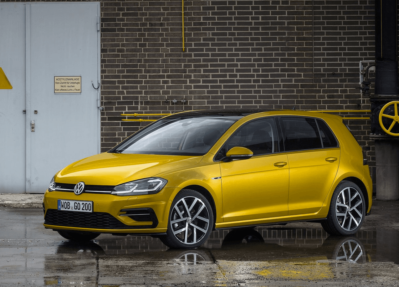 Modelo: 
<b>Volkswagen Golf </b>(excepto por el e-Golf construido en la planta VW Braunschweig y el Golf R construido en la planta VW Wolfsburg ambas en Alemania)
<br>Planta en la que se construye: Volkswagen Puebla
<br>Ventas totales en 2016: 53,257 unidades (excluye el e-Golf y el Golf R)
<br>Precio inicial: 19,895 dólares
<br>Precio inicial + impuesto fronterizo del 20%: 
<b>23,874 dólares</b>