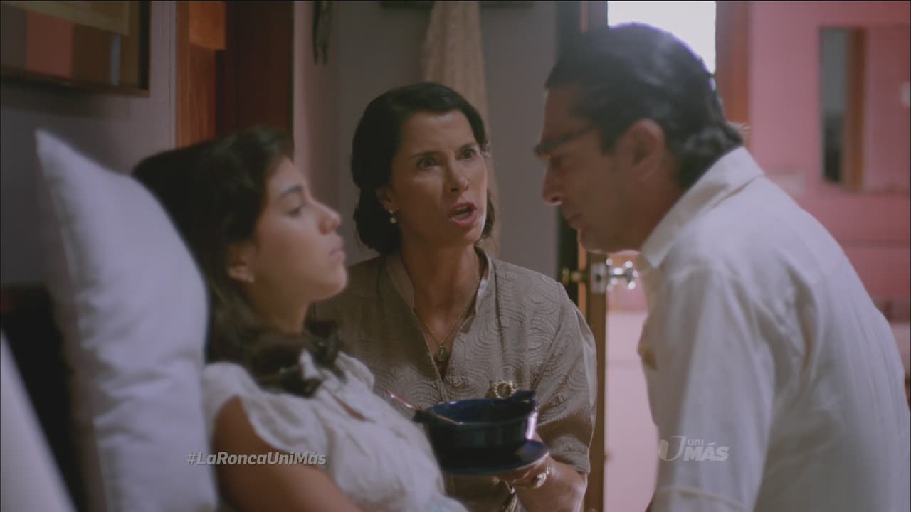 Y su madre siguen atacándola.