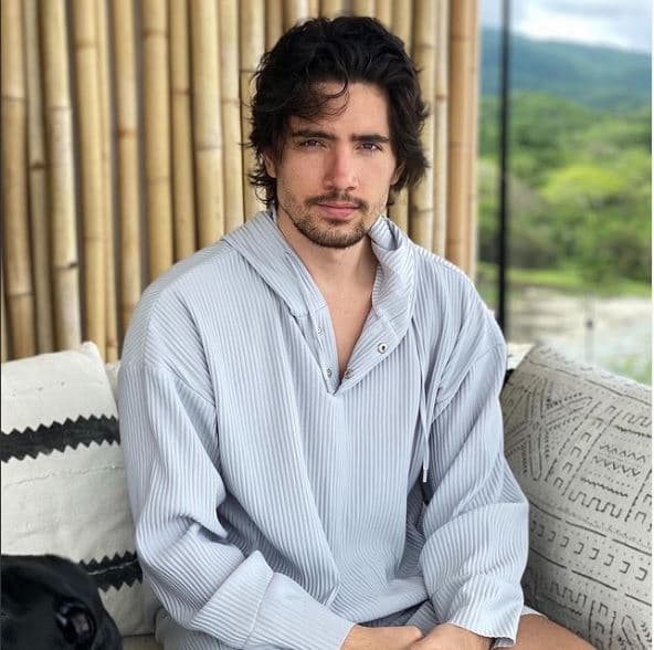 <b>Alex Fernández</b>
<br>El primer hijo de ‘El potrillo’ y América Guinart tiene 28 años y poco a poco labra su carrera en la música ranchera, así como lo hicieron su padre y abuelo, Vicente Fernández.