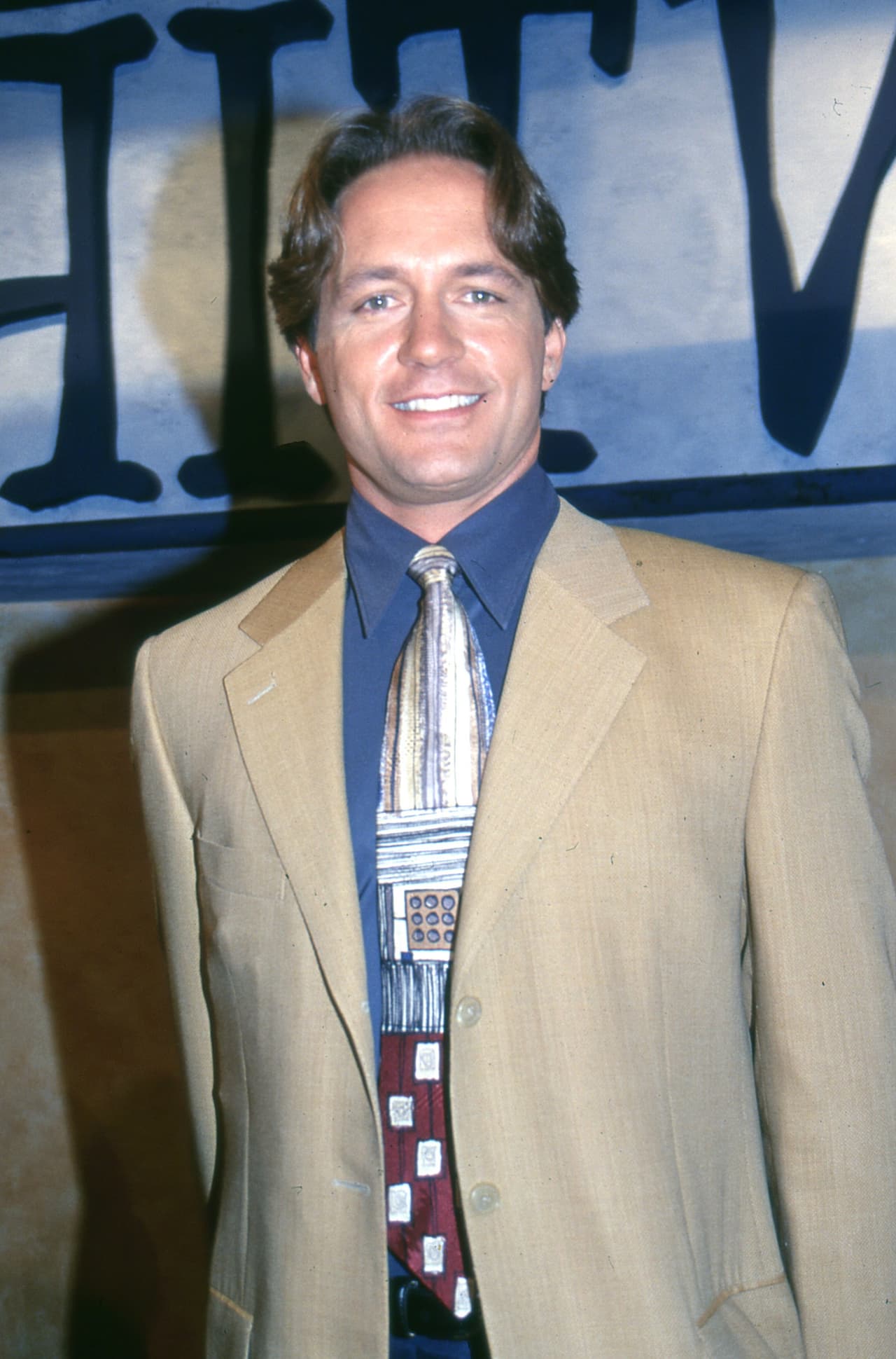 "Me llamó y me dijo: ‘Mira, Jorge Enrique, lo siento, ya no voy a contar con tus servicios, porque ya no voy a hacer ‘Hasta que la plata nos separe’, sino que voy a hacer una novela que se llama 'Yo soy Betty, La Fea', y me gustaría que la hiciera Guy Ecker’".
<br>