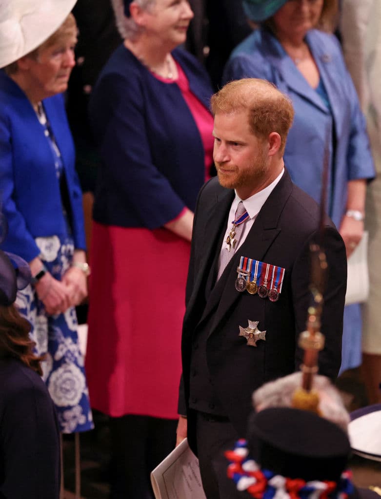 El príncipe Harry en la coronación del rey Carlos III.