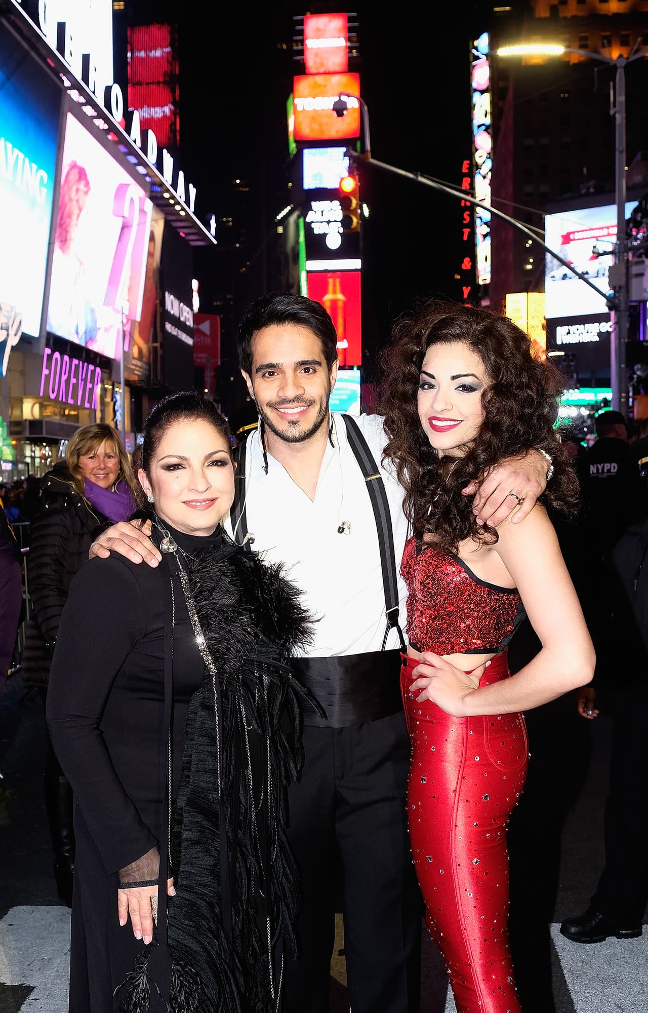 Rivera participó junto a Gloria Estefan y Ana Villafañe en la celebración de Año Nuevo 2017 en Times Square.