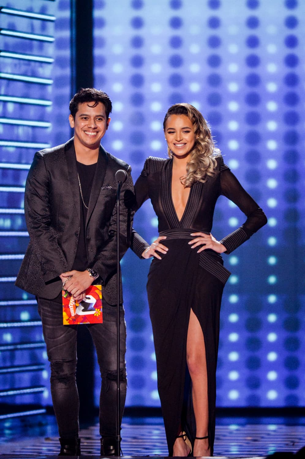 Super Ego y Val Mercado presentaron a los nominados en la categoría Mi 'Fan Army' Favorito.