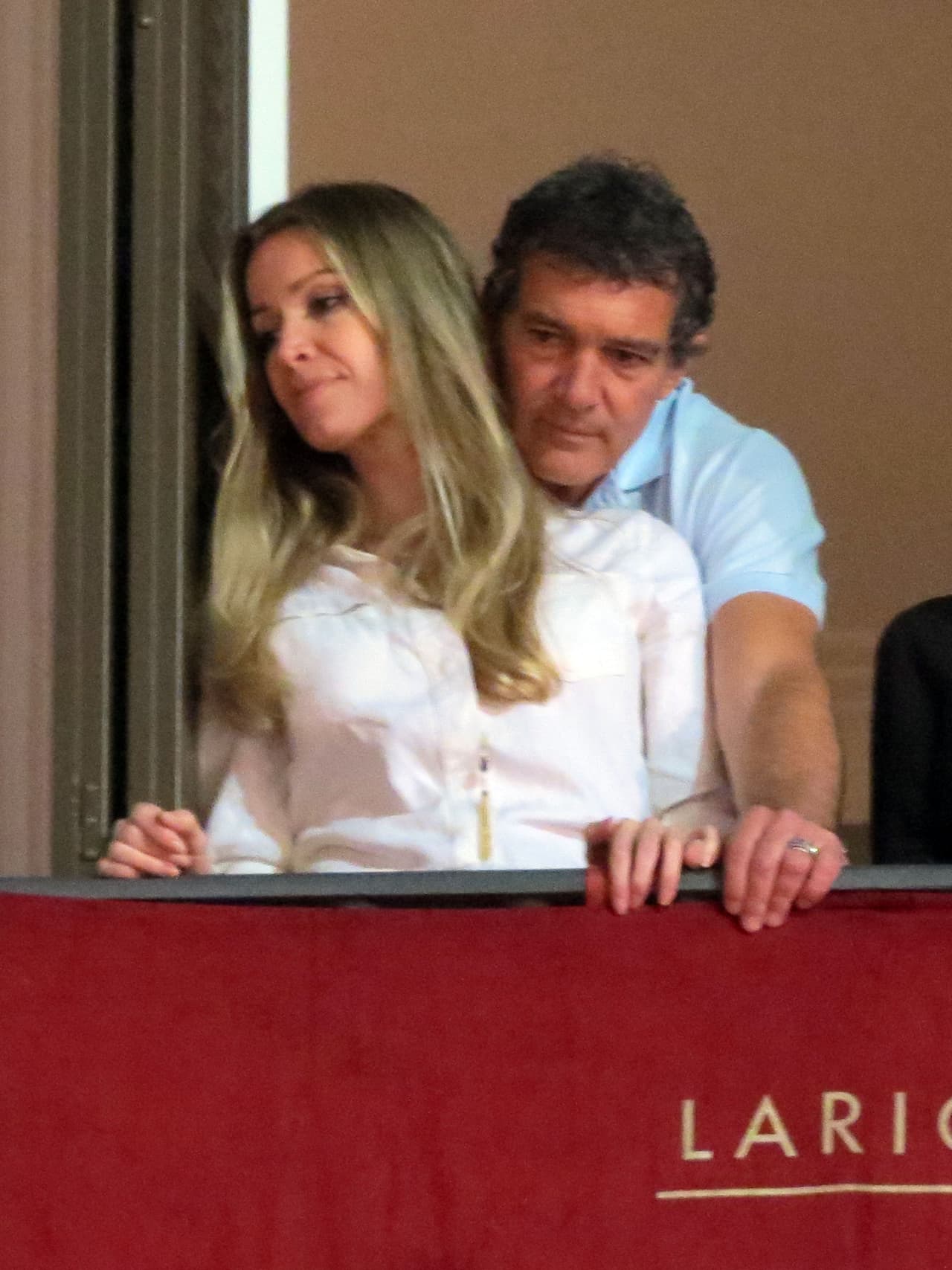 Aquí con su novia Nicole Kimpel.