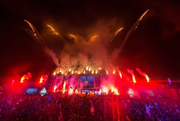 Se acerca el verano y muchos se preparan para los grandes festivales musicales de la temporada. En California, Coachella domina la taquilla, pero 'The Tomorrow World Electronic Music' parece ser una fuerte competidor. Te compartimos algunas fotos del festival de música electrónica durante su última edición en Chattahoochee Hills. La fiesta reunió a los mejores Dj’s y atrajo público de cada rincón del planeta. ¿Crees que este festival sea mejor que el del Valle de Indio?