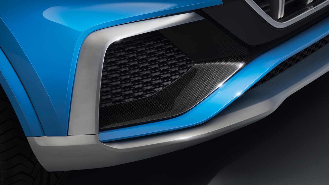 Distinta textura tienen las 
<b>tomas de aire inferiores</b>, a los costados del frente de la Audi Q8 Concept, similares al clásico diseño de panal de abejas.