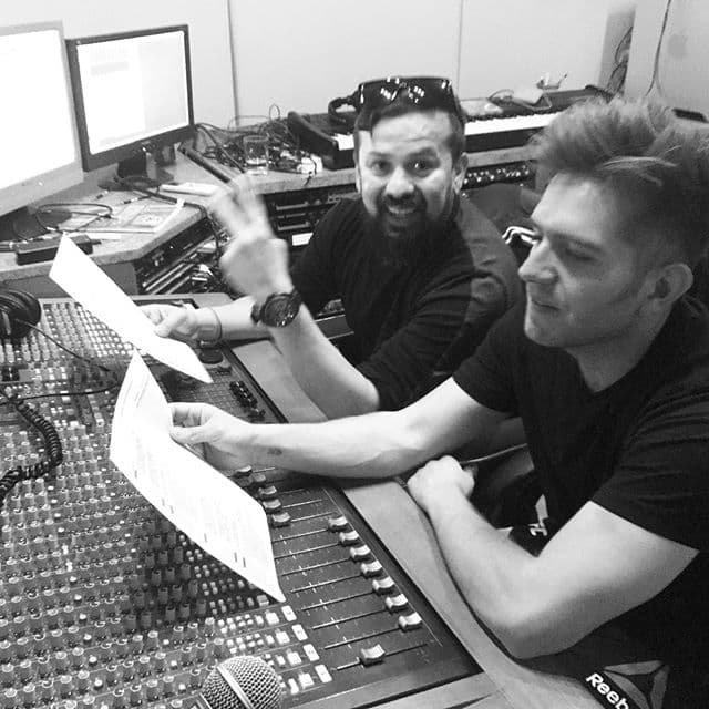 A los 15 años, El Dasa se encontraba en una boda donde tocaba La Banda Costa Azul de Hermosillo. Él se acercó para pedirles que lo dejaran cantar una canción junto a ellos, les gustó tanto que siguió con la agrupación durante 4 años.