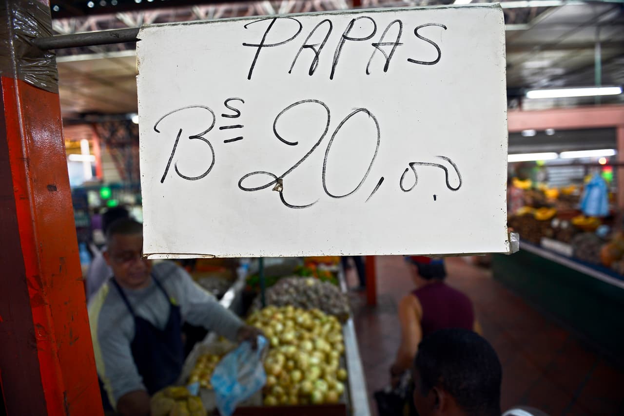 Según estimaciones privadas, la falta de productos y alimentos ronda 80%. Y cuando los consiguen, probablemente no puedan pagarlos.